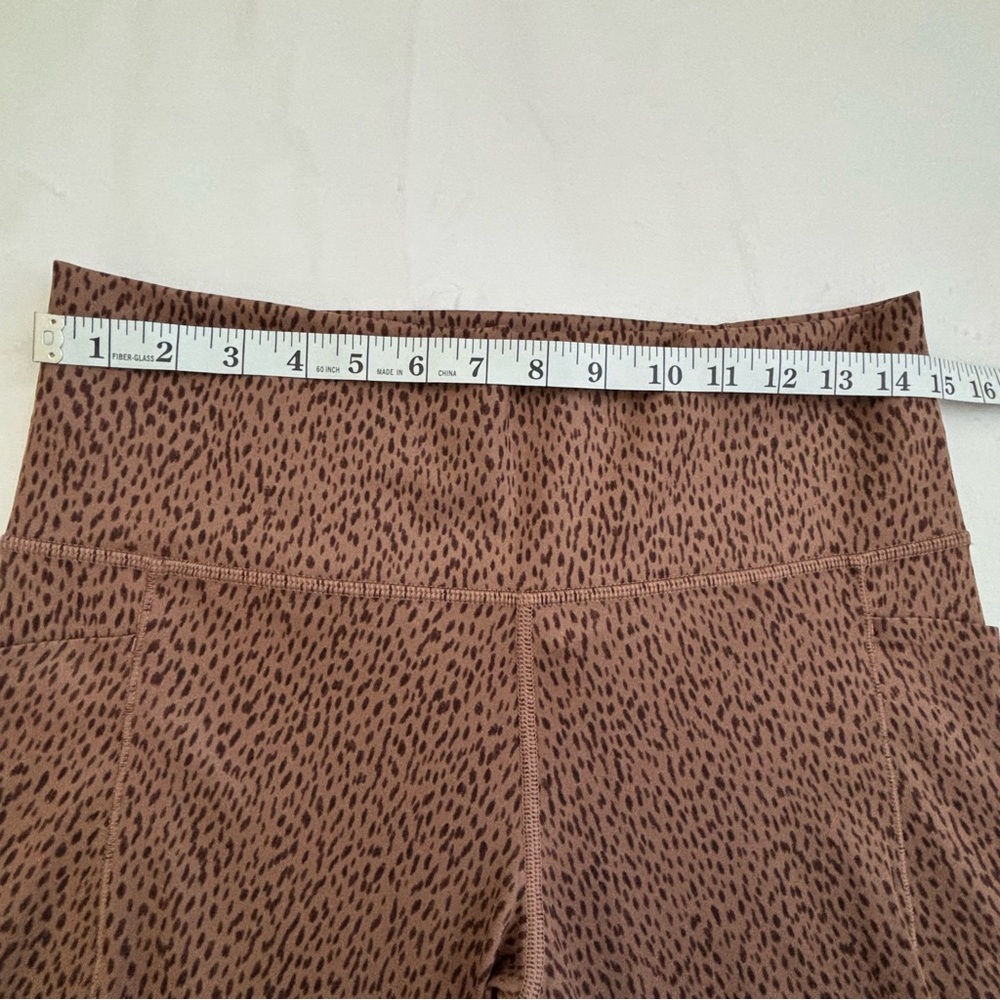 Athleta Salutation Stash Pocket 7/8 Tights Leggings Shanti Animal Beige Large - Picture 11 of 13